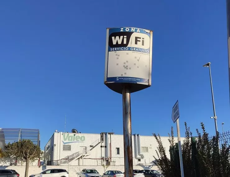 Табличка общественной точки Wi-Fi — Alifates — Wikimedia Commons, CC BY-SA 4.0