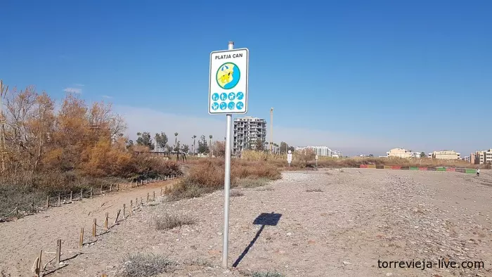 Знак пляжа для собак «Platja Can» в Валенсийском сообществе