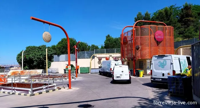 Площадка экопарка с контейнерами